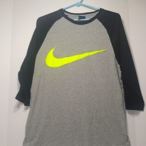 Men's Nike 3/4 Sleeve Jersey. Size Large.